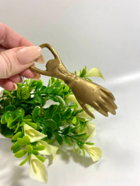 Открывашка для бутылок "Рука". Латунь, винтаж. Картинка 1